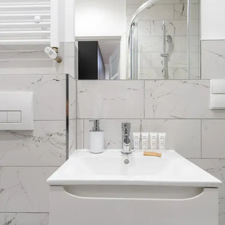 Apartment Viktoria Charming By Bookinghost