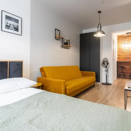 Viktoria Charming By Bookinghost