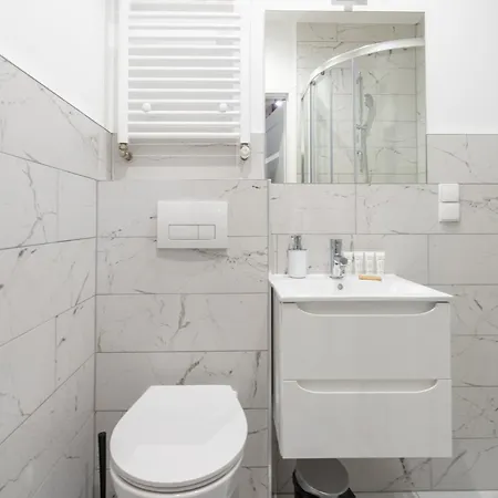 Viktoria Charming By Bookinghost