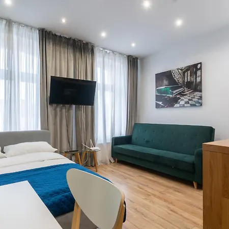 Apartment Viktoria Charming By Bookinghost