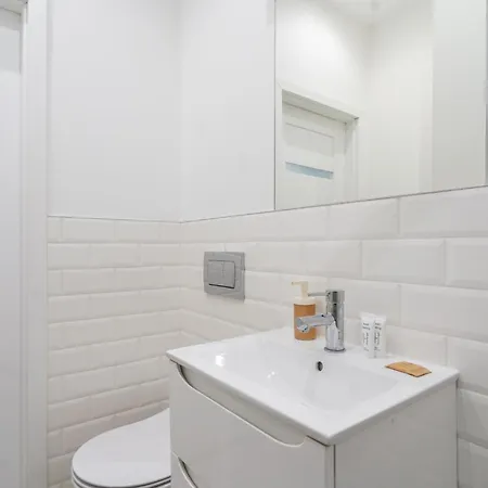 Apartment Viktoria Charming By Bookinghost