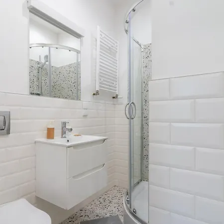 Apartment Viktoria Charming By Bookinghost