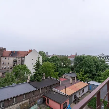 Viktoria Charming By Bookinghost