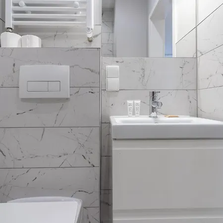 Apartment Viktoria Charming By Bookinghost