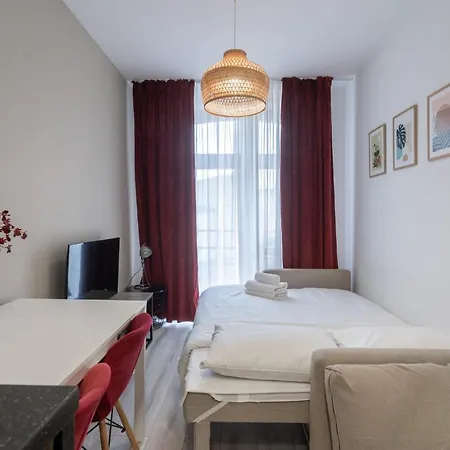 Viktoria Charming By Bookinghost