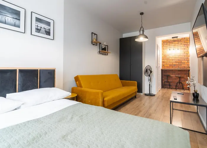 Viktoria Charming By Bookinghost