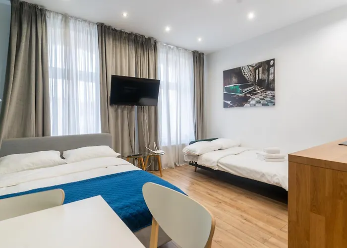 Viktoria Charming By Bookinghost * קטוביץ