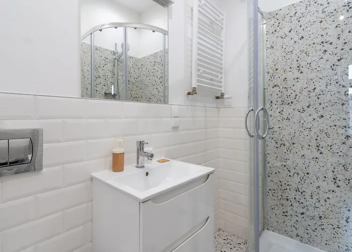 Viktoria Charming By Bookinghost קטוביץ