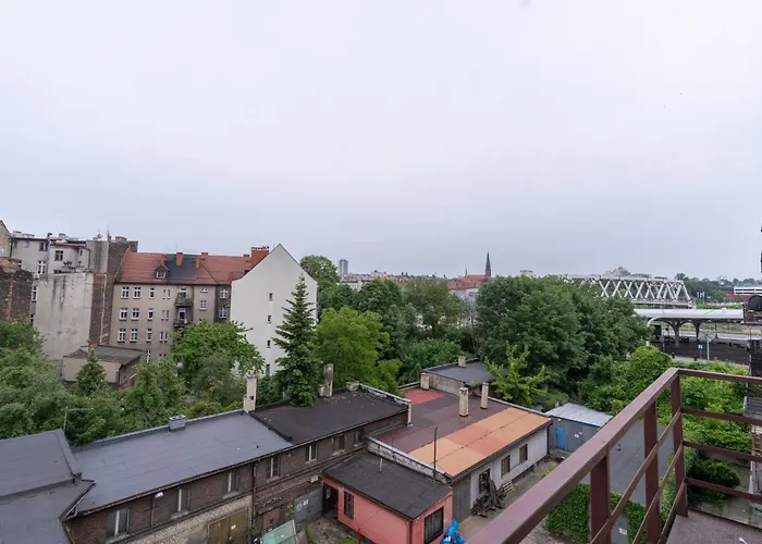 Viktoria Charming By Bookinghost