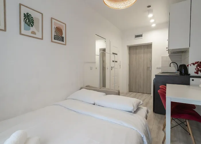 Viktoria Charming By Bookinghost דירה קטוביץ